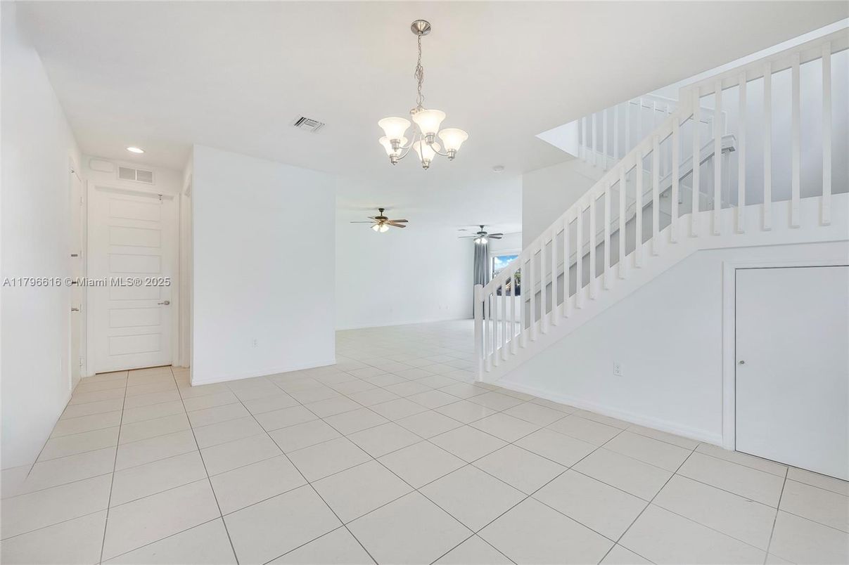 Chandelier, Empty room, Interior, Recessed Lighting