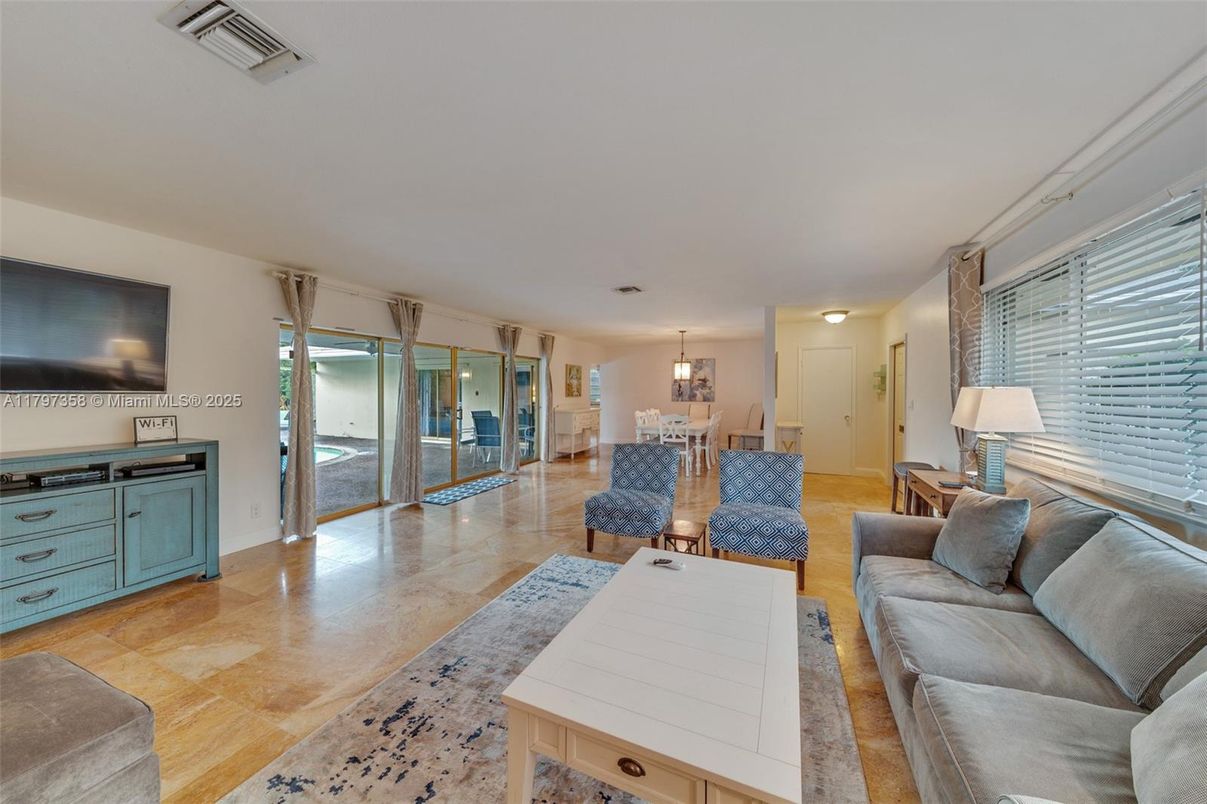 Dining room, Interior, Living room, Pendant Lights