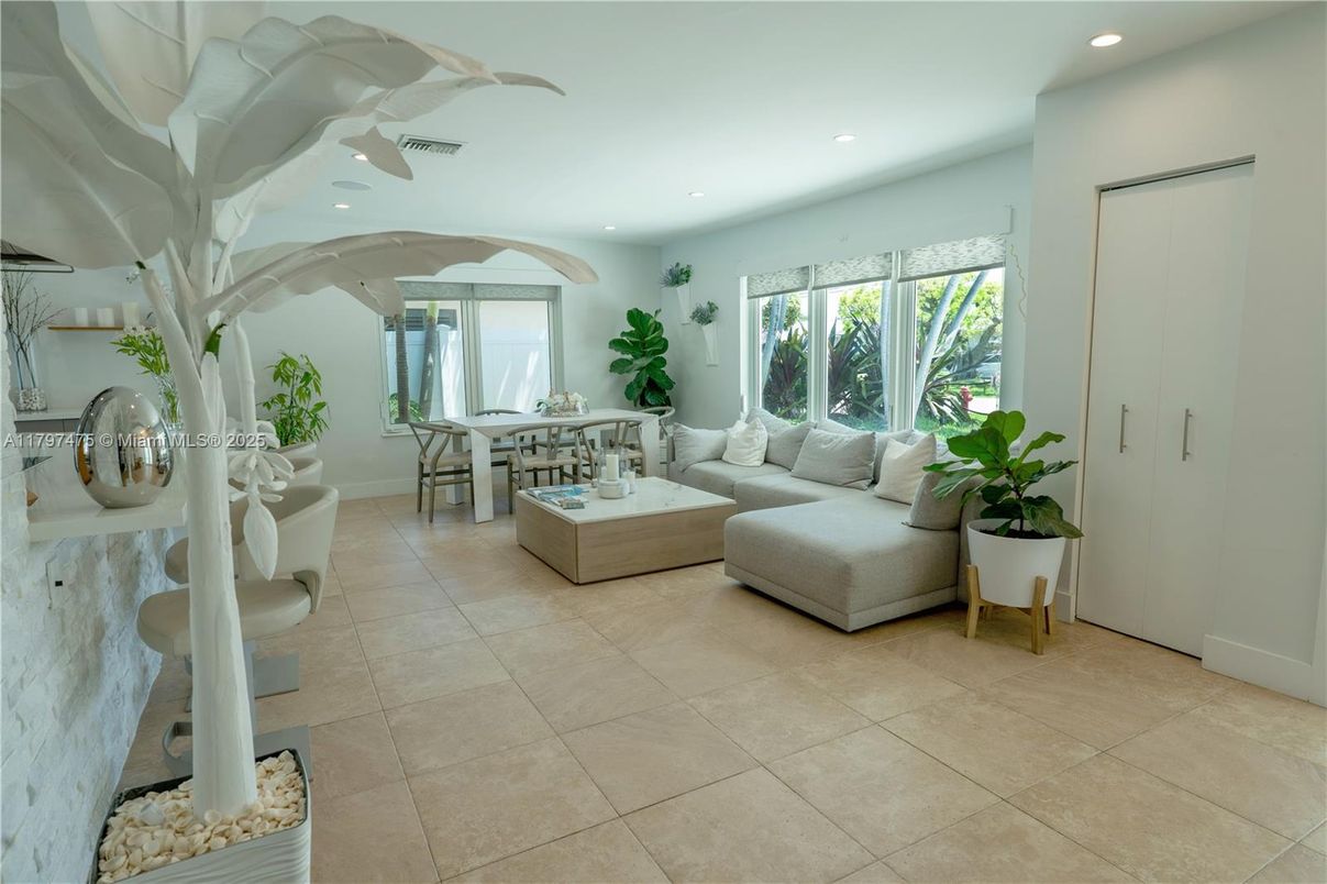 Dining room, Interior, Living room, Recessed Lighting