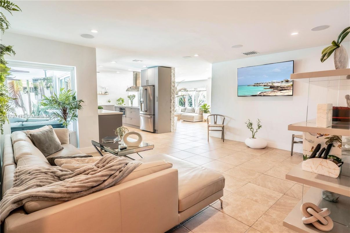 Interior, Kitchen, Living room, Recessed Lighting, Stainless Steel Appliances