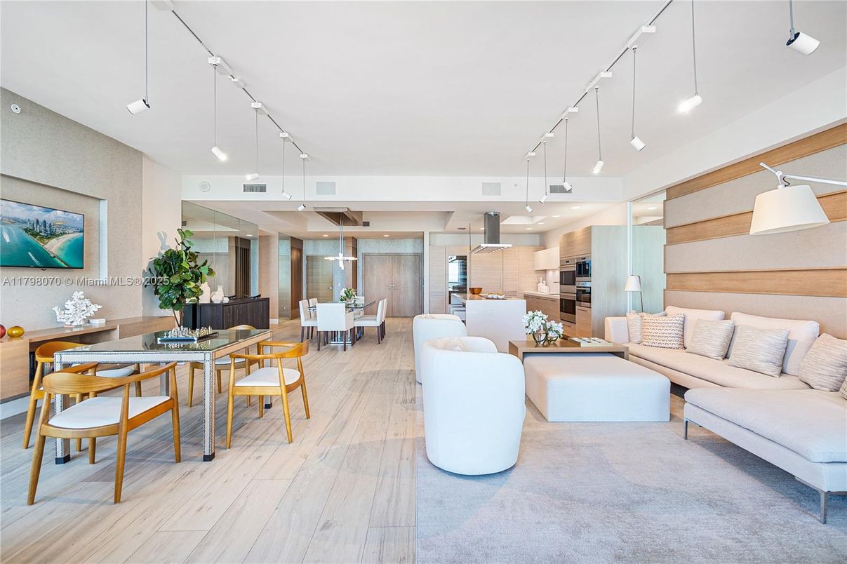 Dining room, Interior, Kitchen, Living room, Pendant Lights, Recessed Lighting, Stainless Steel Appliances, Wood Texture Flooring