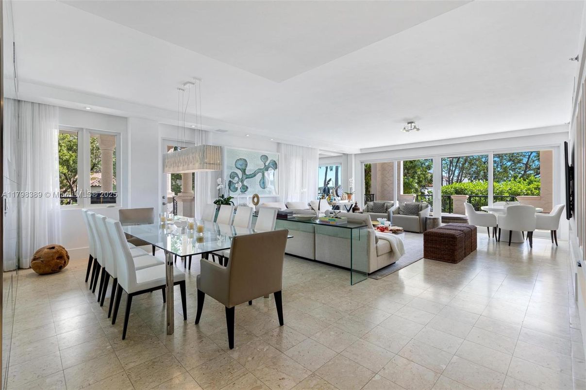 Dining room, Interior, Living room, Pendant Lights, Recessed Lighting