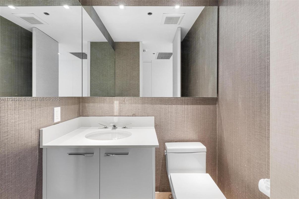 Bathroom, Interior, Recessed Lighting