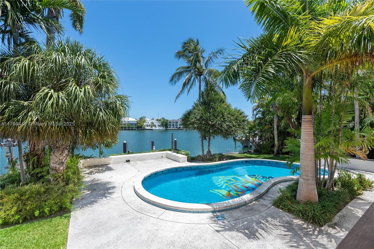 Exterior, Pool, Water