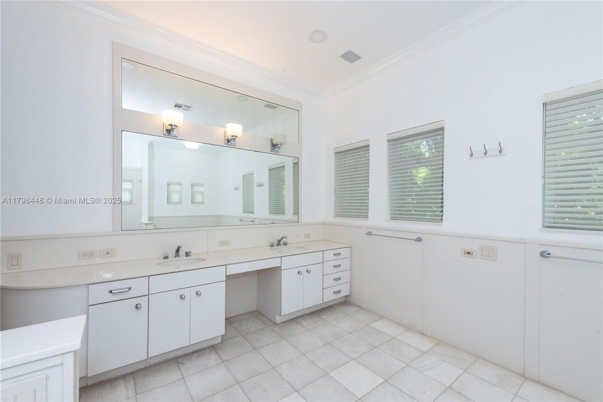 Bathroom, Dual Sink Vanities, Interior