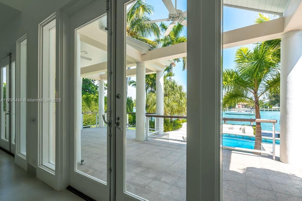 Interior, Sun Room, Water