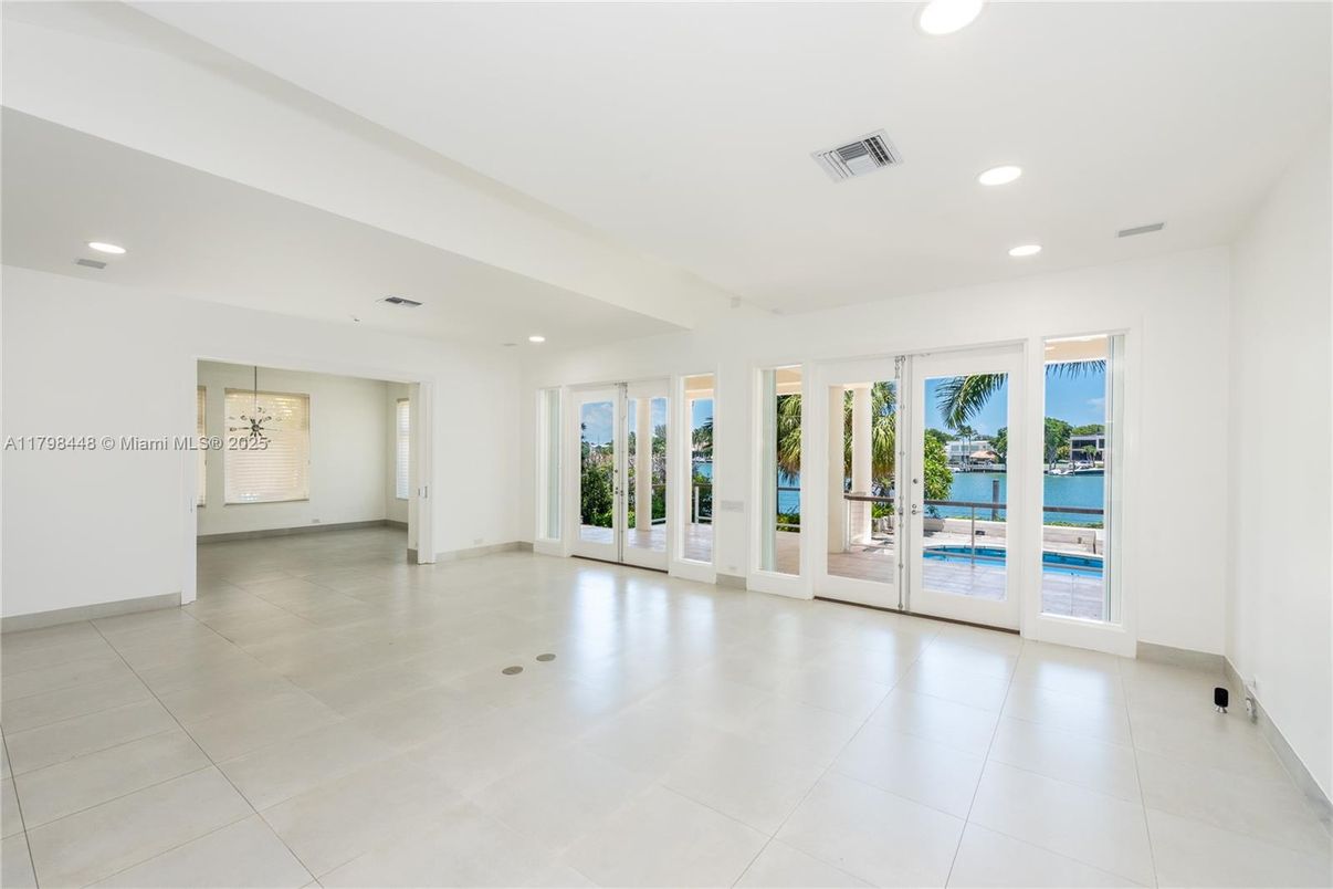 Empty room, Interior, Recessed Lighting, Water