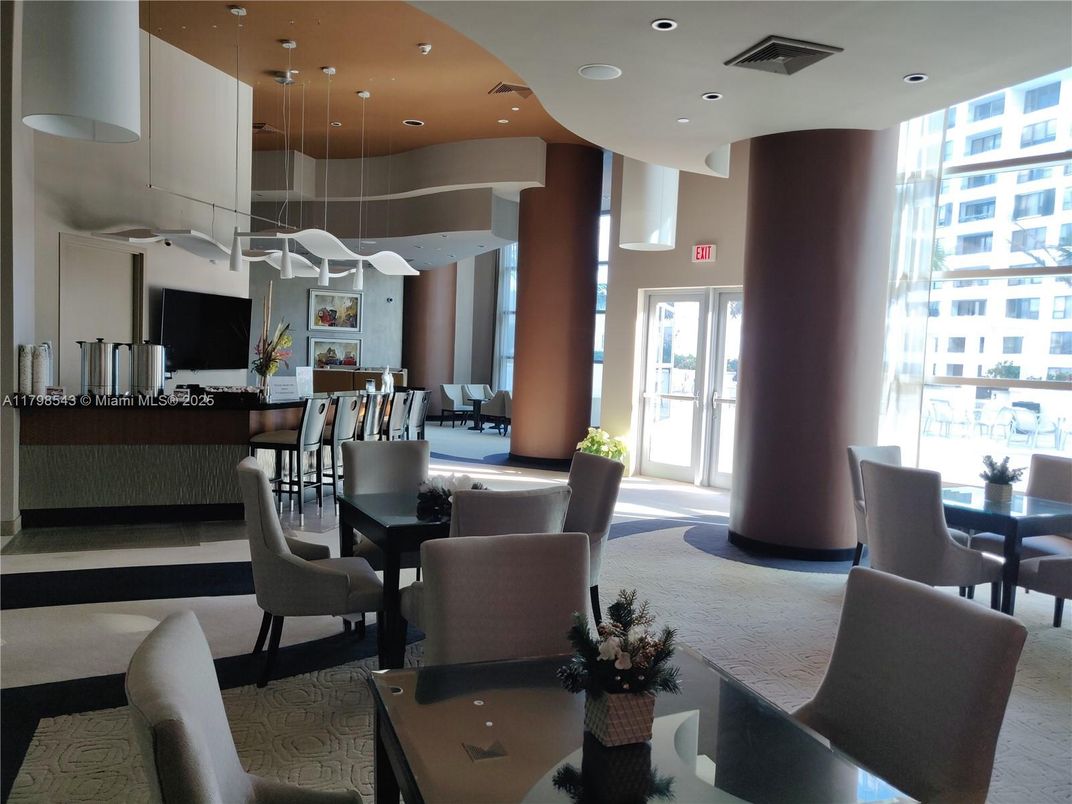 Dining room, Interior, Pendant Lights, Recessed Lighting