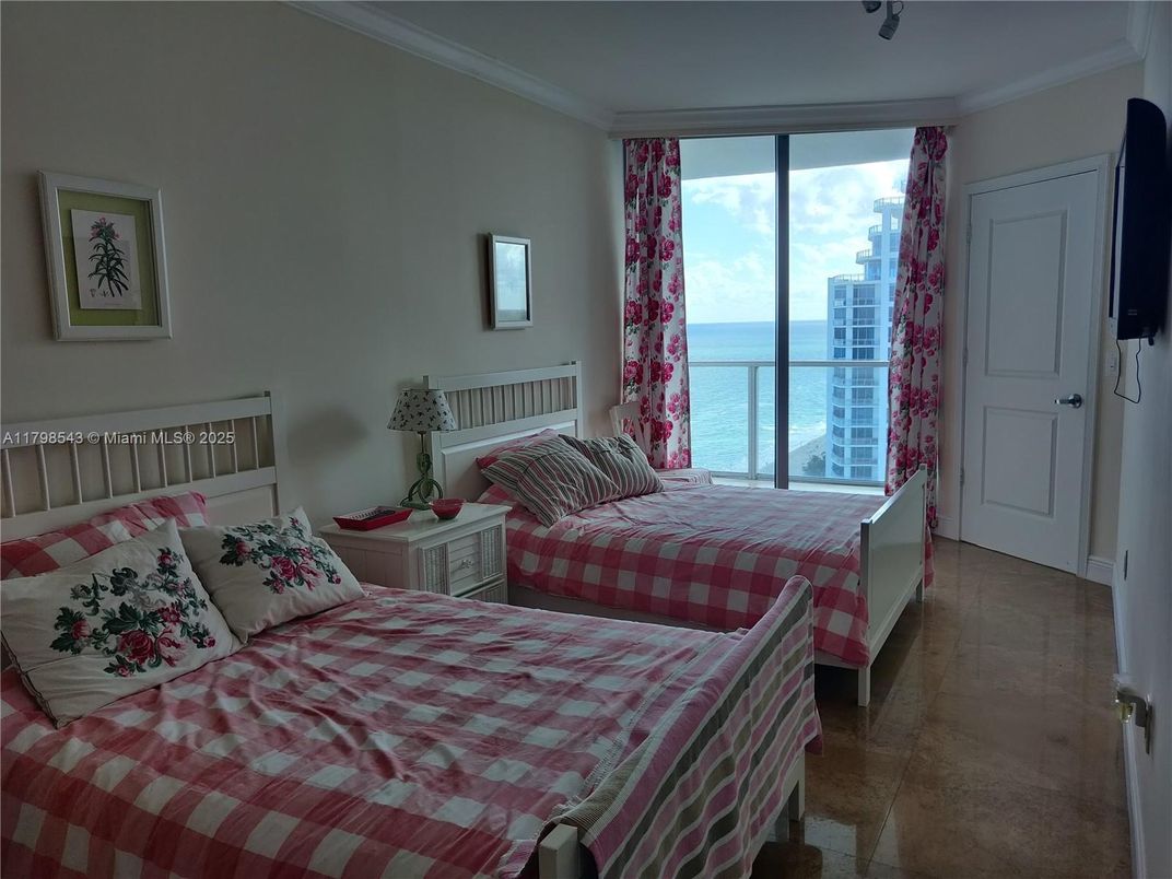 Bedroom, Interior, Water