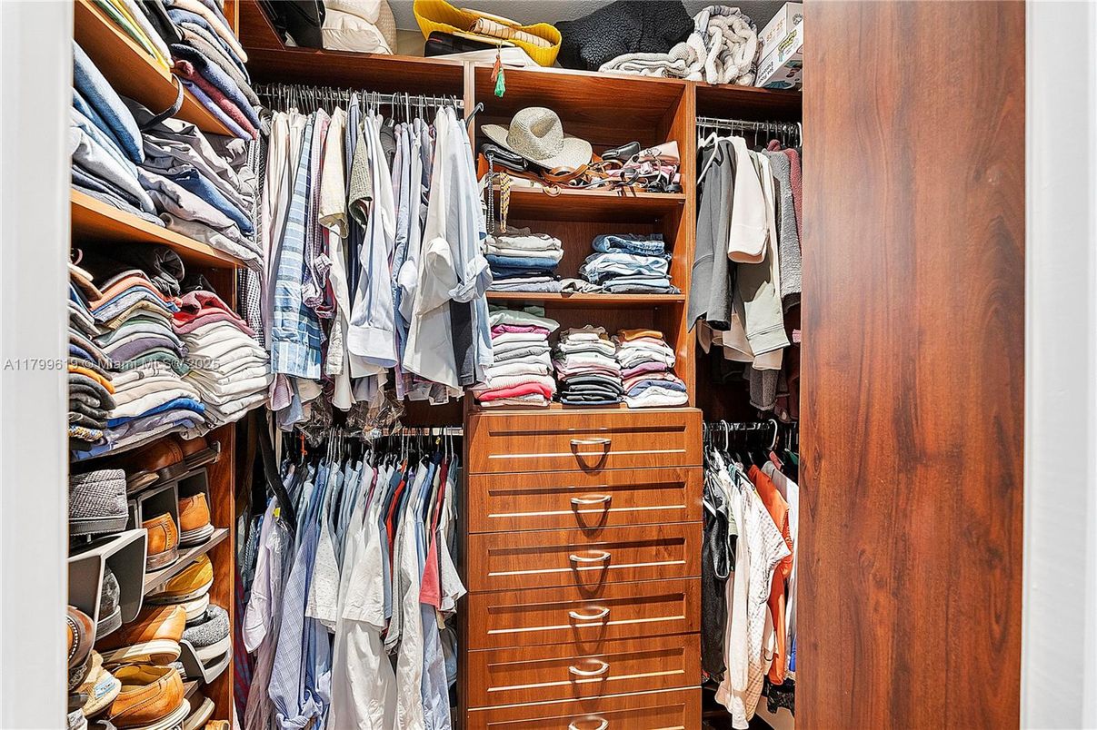 Interior, Walk-in Closets