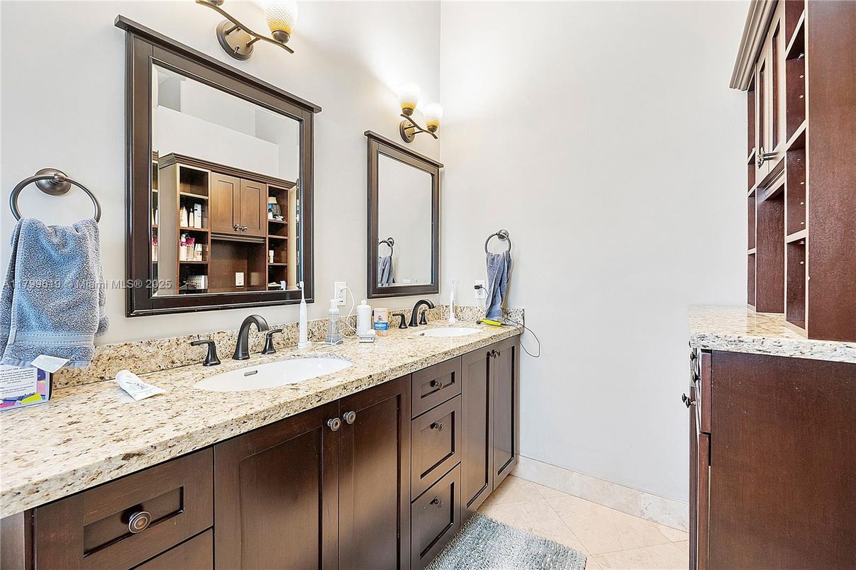 Bathroom, Dual Sink Vanities, Interior