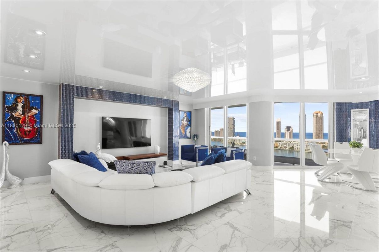 Chandelier, Dining room, Interior, Living room, Marble, Recessed Lighting