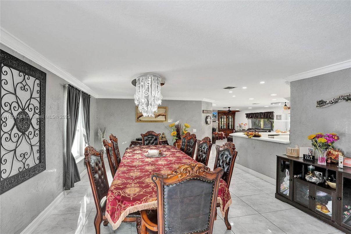 Chandelier, Dining room, Interior, Marble, Pendant Lights, Recessed Lighting