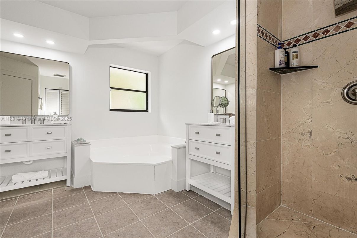 Bathroom, Interior, Recessed Lighting