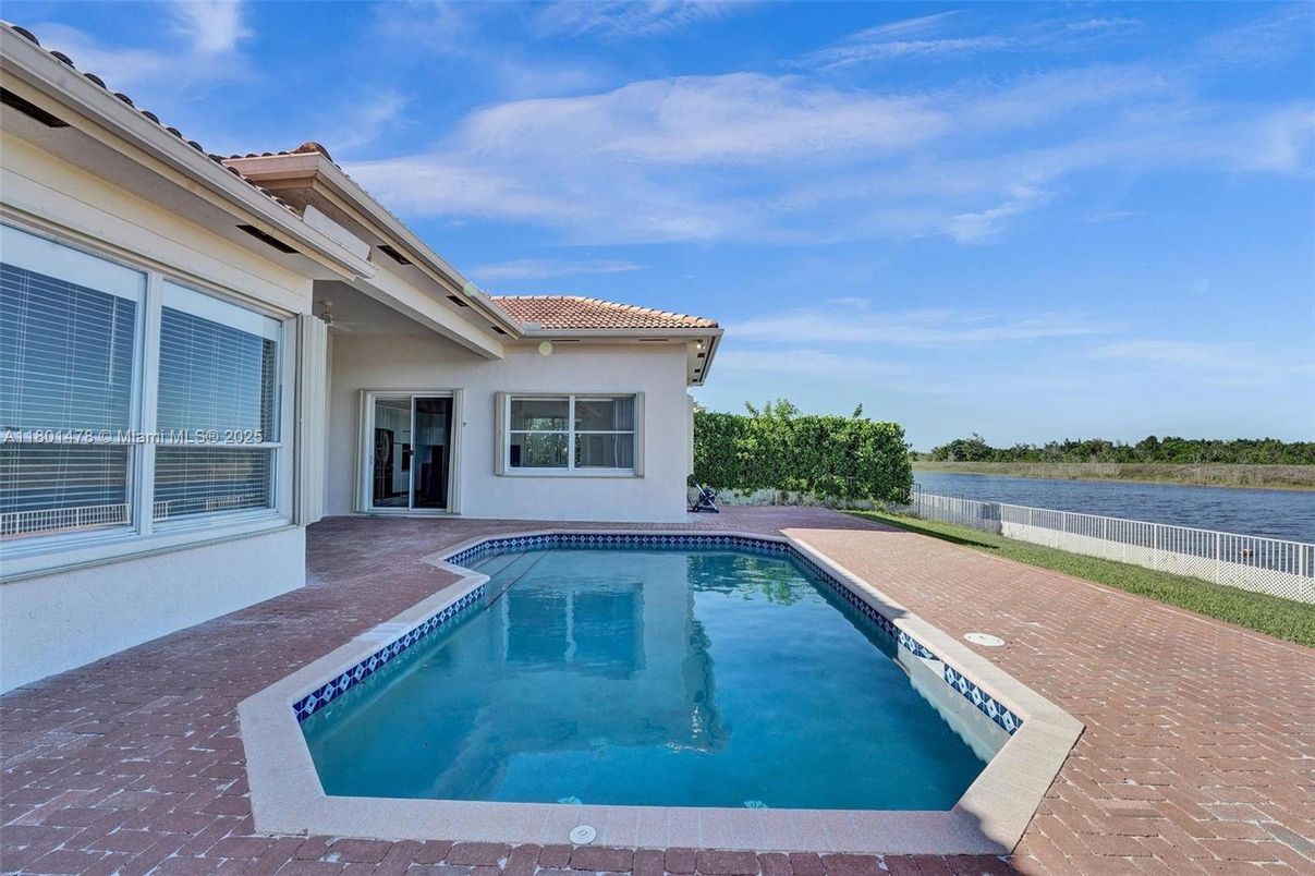 Exterior, Pool, Water