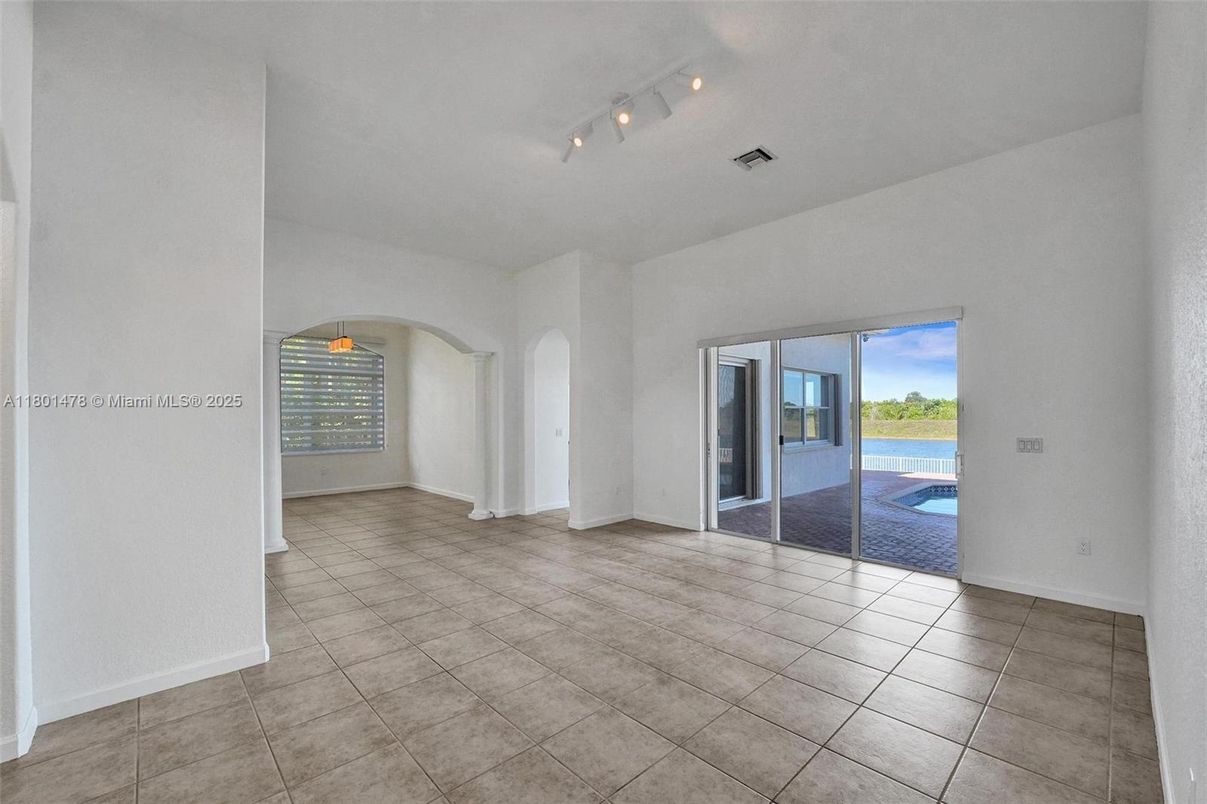 Empty room, Interior, Pendant Lights, Water