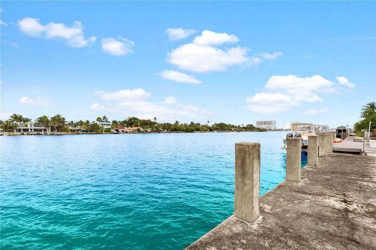 Exterior, Lake