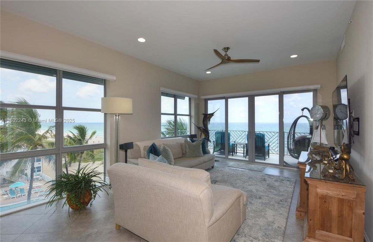 Interior, Living room, Recessed Lighting, Water