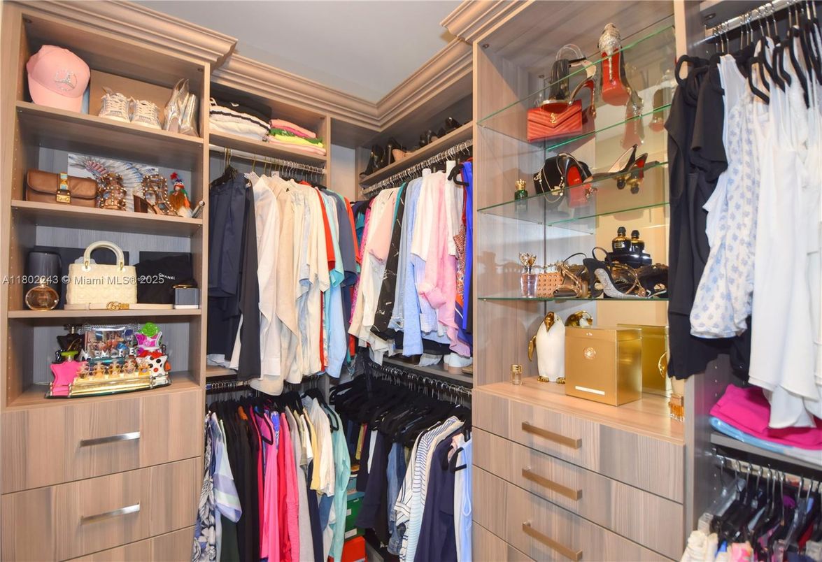 Interior, Walk-in Closets