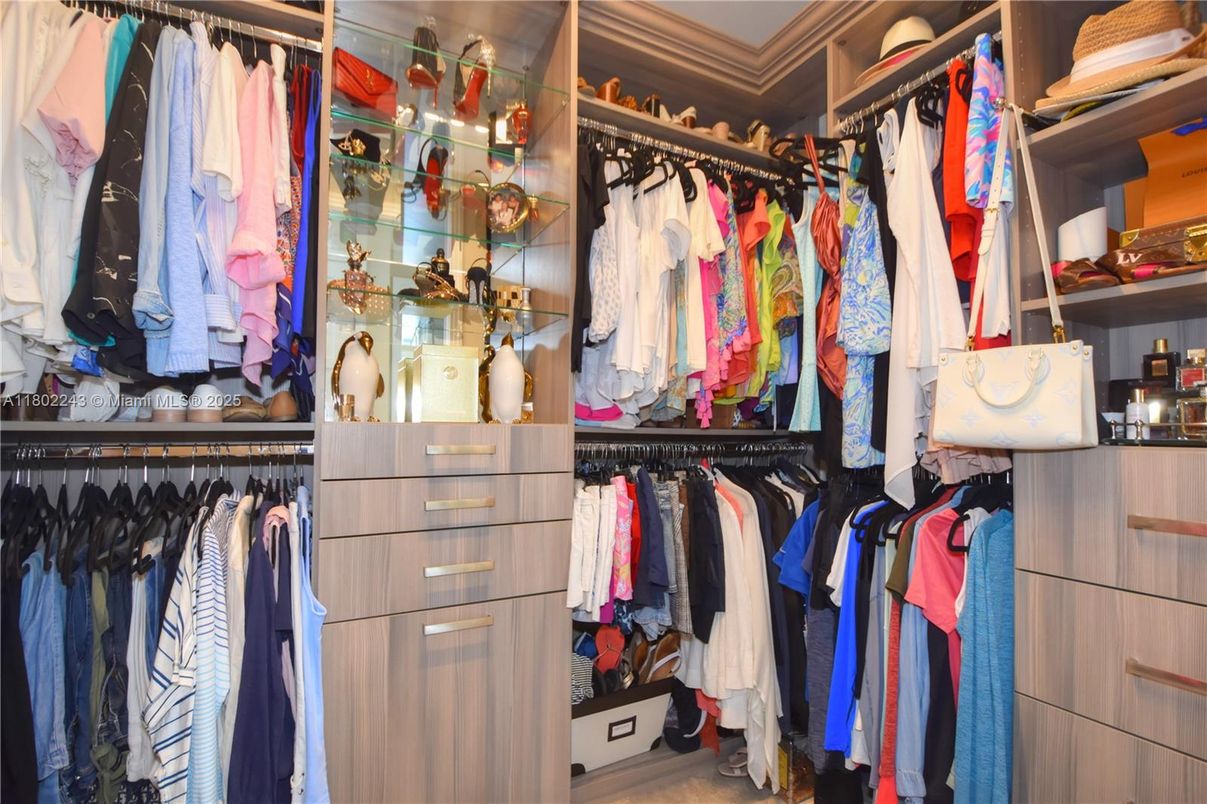 Interior, Walk-in Closets