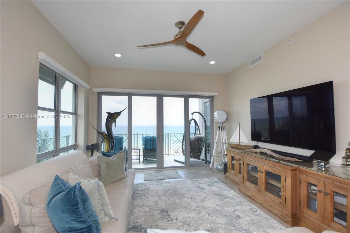 Interior, Living room, Recessed Lighting, Water