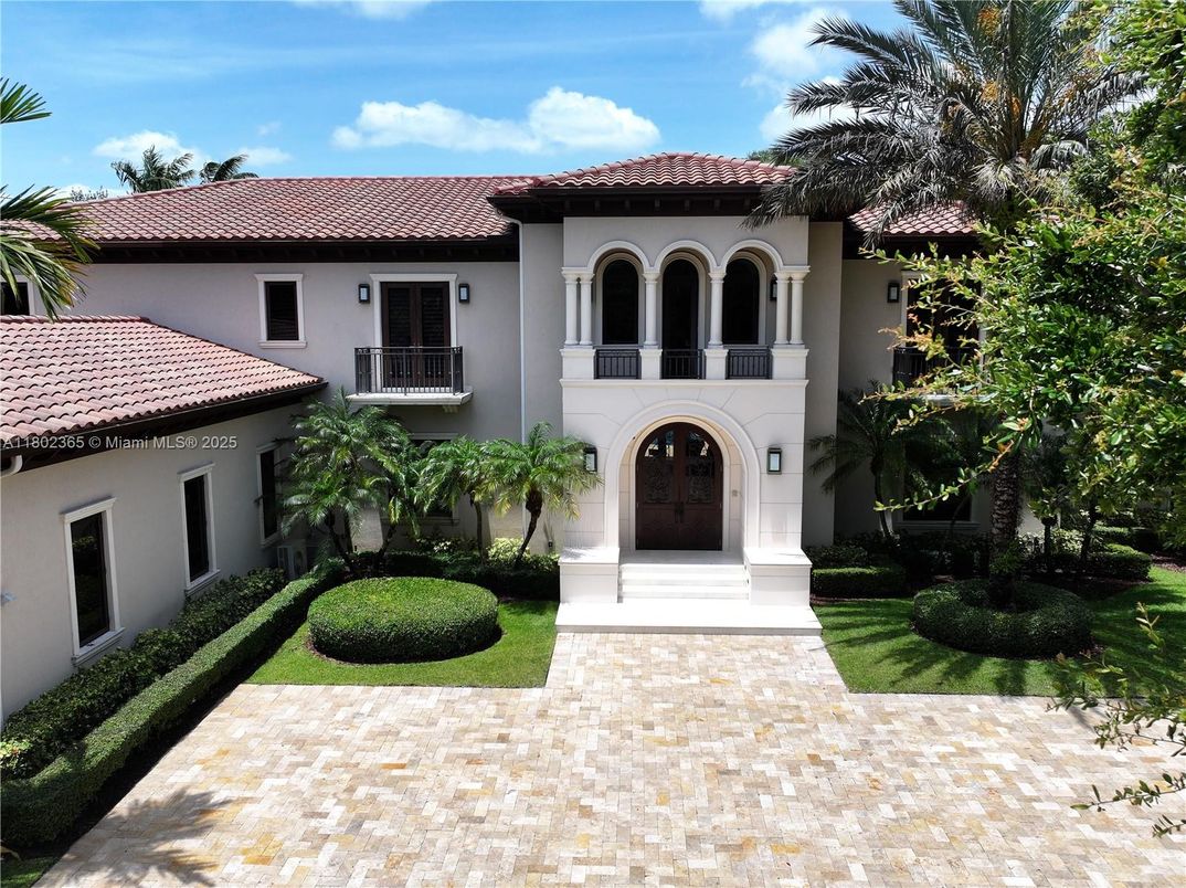 Exterior, Facade, Mediterranean