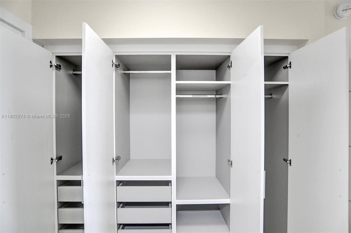 Interior, Walk-in Closets