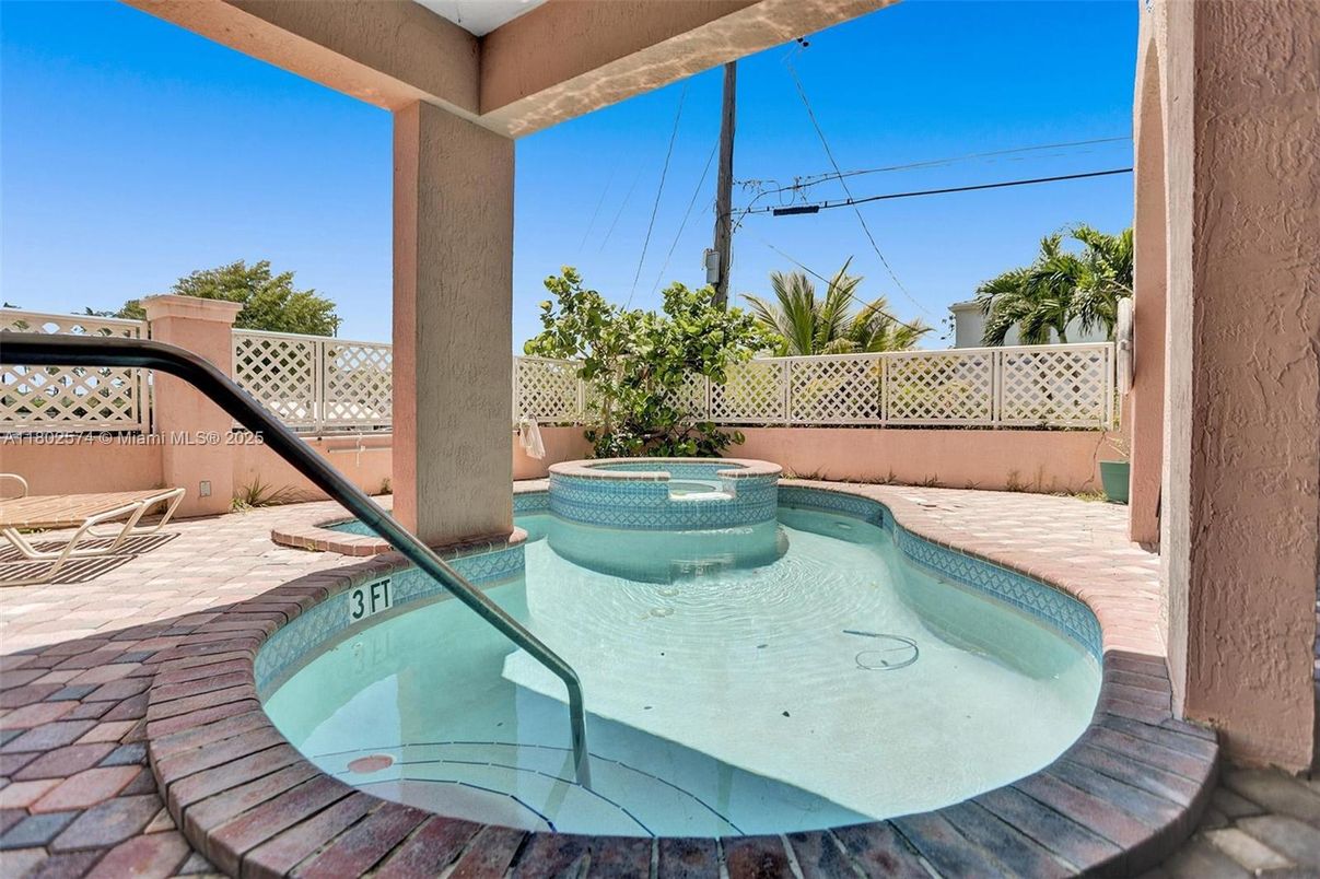 Exterior, Pool