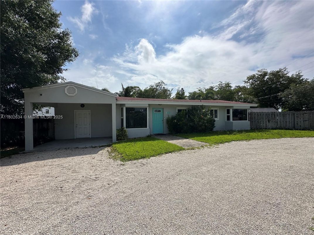 Backyard, Exterior, Facade, Ranch
