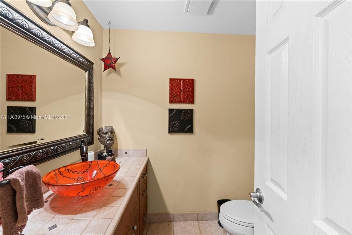 Bathroom, Interior, Tile Countertops