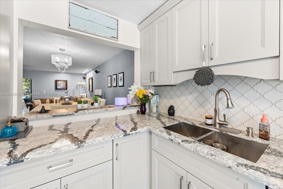 Chandelier, Interior, Kitchen