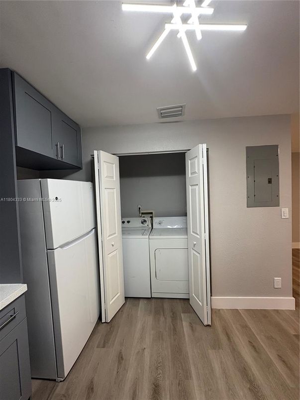 Interior, Utility Closets, Washer, Wood Texture Flooring