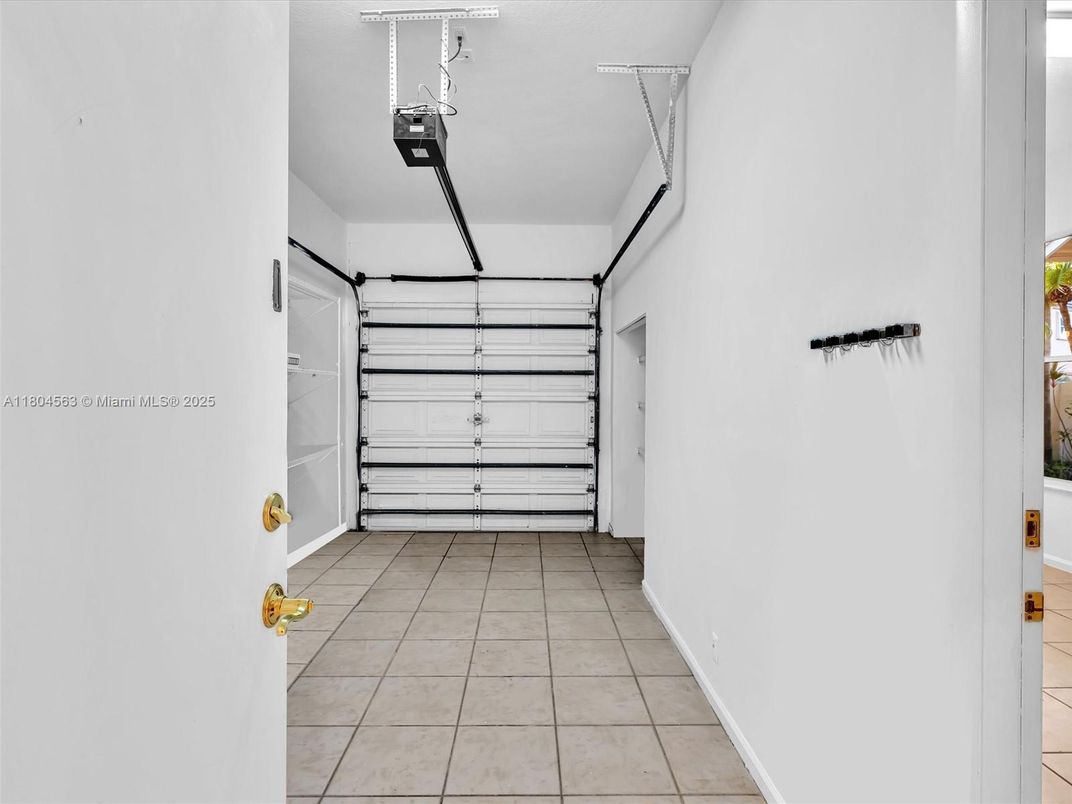 Garage, Interior