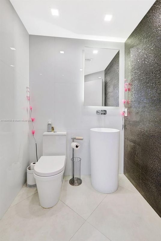 Bathroom, Free Standing Baths, Interior, Recessed Lighting