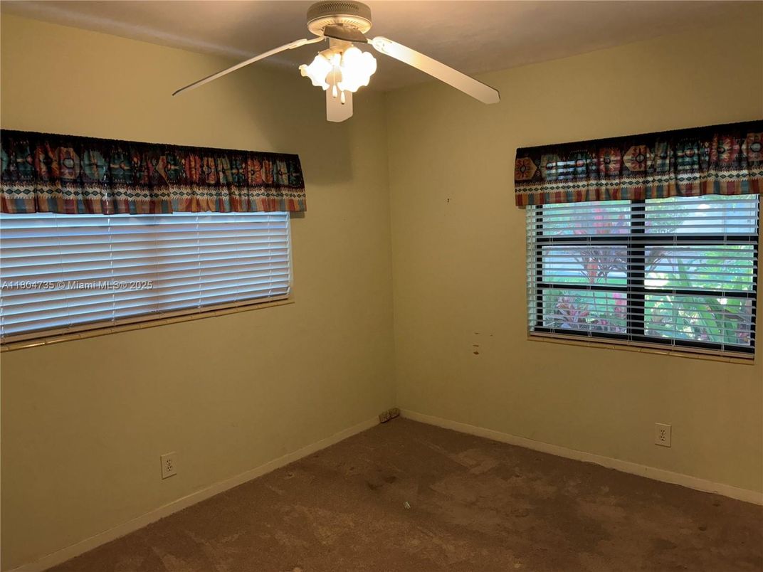 Empty room, Interior