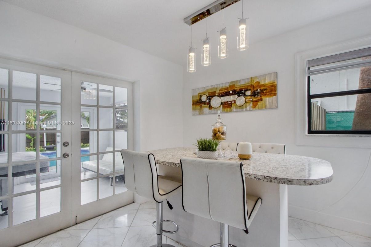 Dining room, Interior, Marble, Pendant Lights