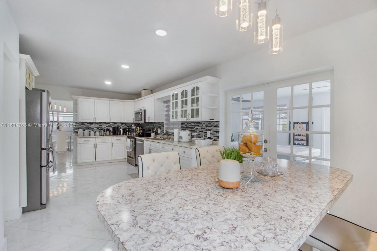 Dining room, Interior, Kitchen, Marble, Pendant Lights, Recessed Lighting