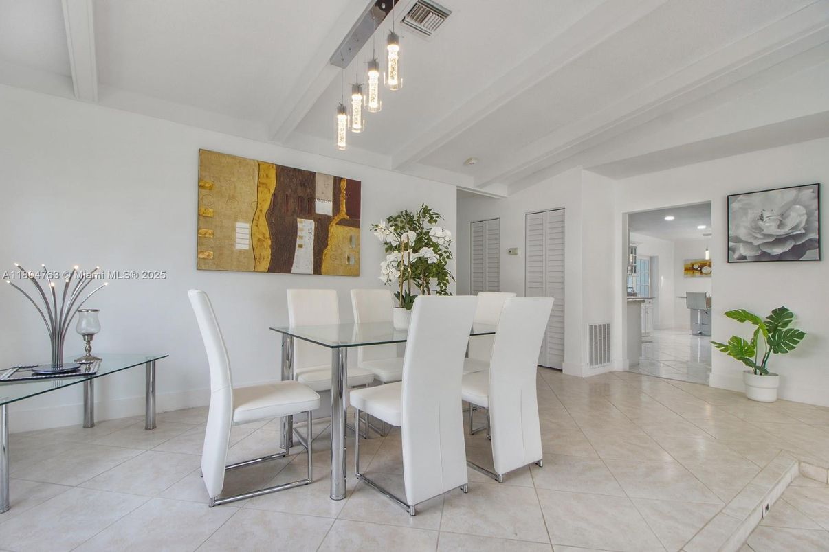 Dining room, Interior, Recessed Lighting