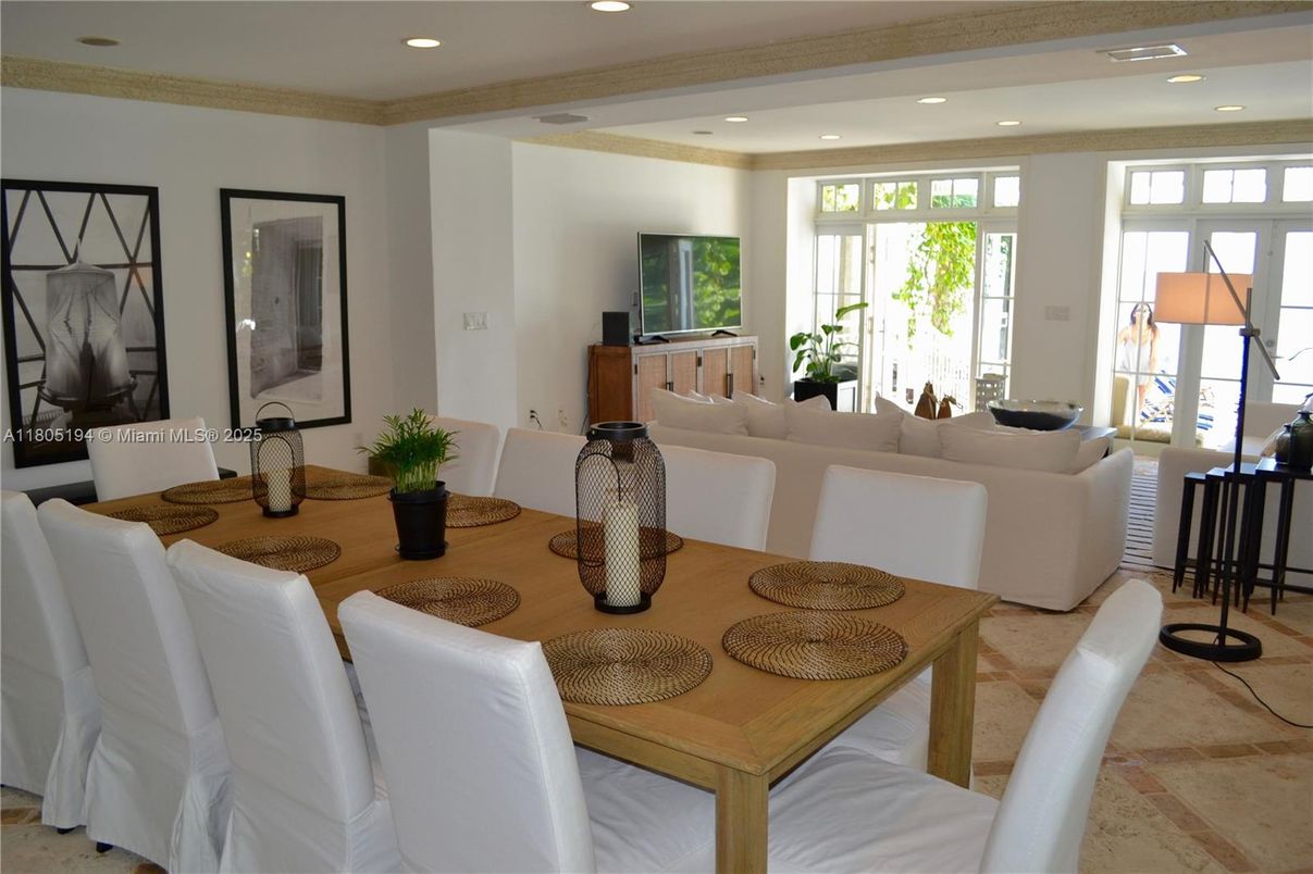 Dining room, Interior, Living room, Recessed Lighting