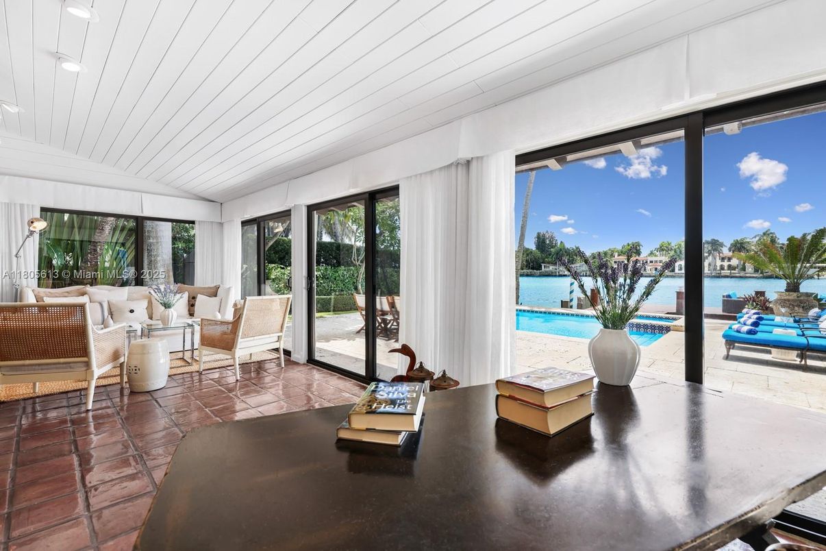 Dining room, Interior, Sun Room, Water