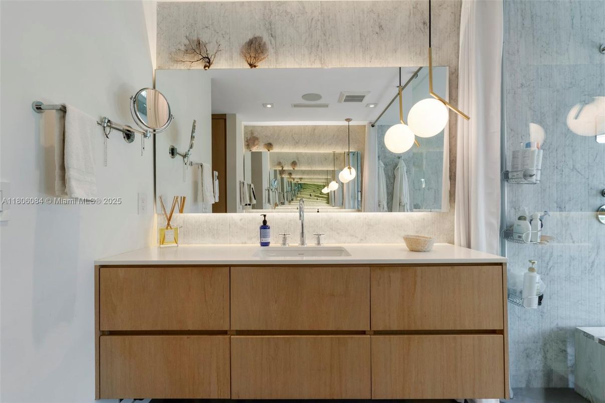 Bathroom, Dual Sink Vanities, Interior, Pendant Lights, Recessed Lighting