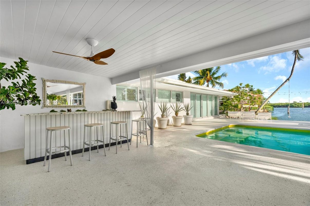 Exterior, Pool, Water
