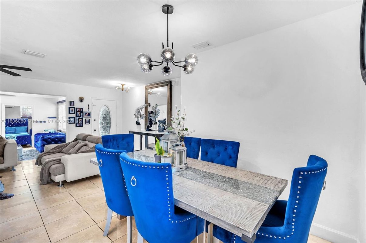 Dining room, Interior, Living room, Pendant Lights