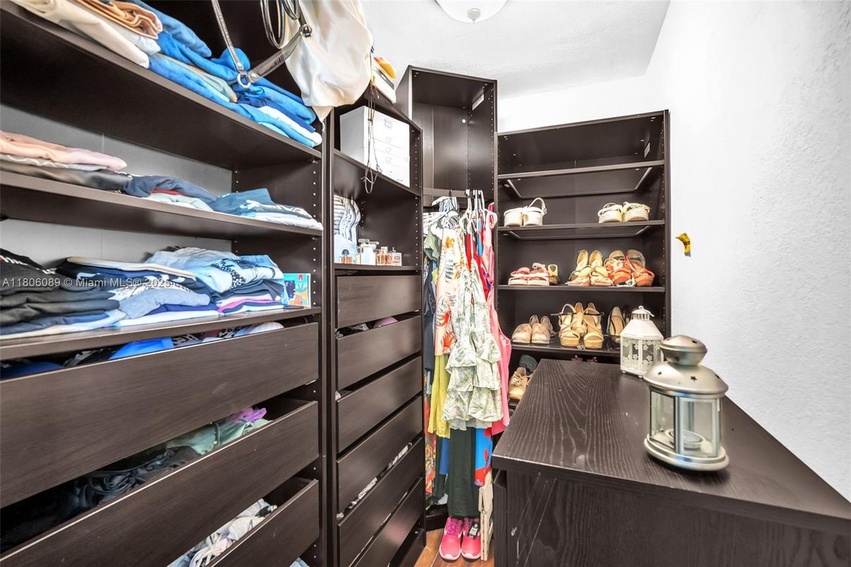 Interior, Walk-in Closets