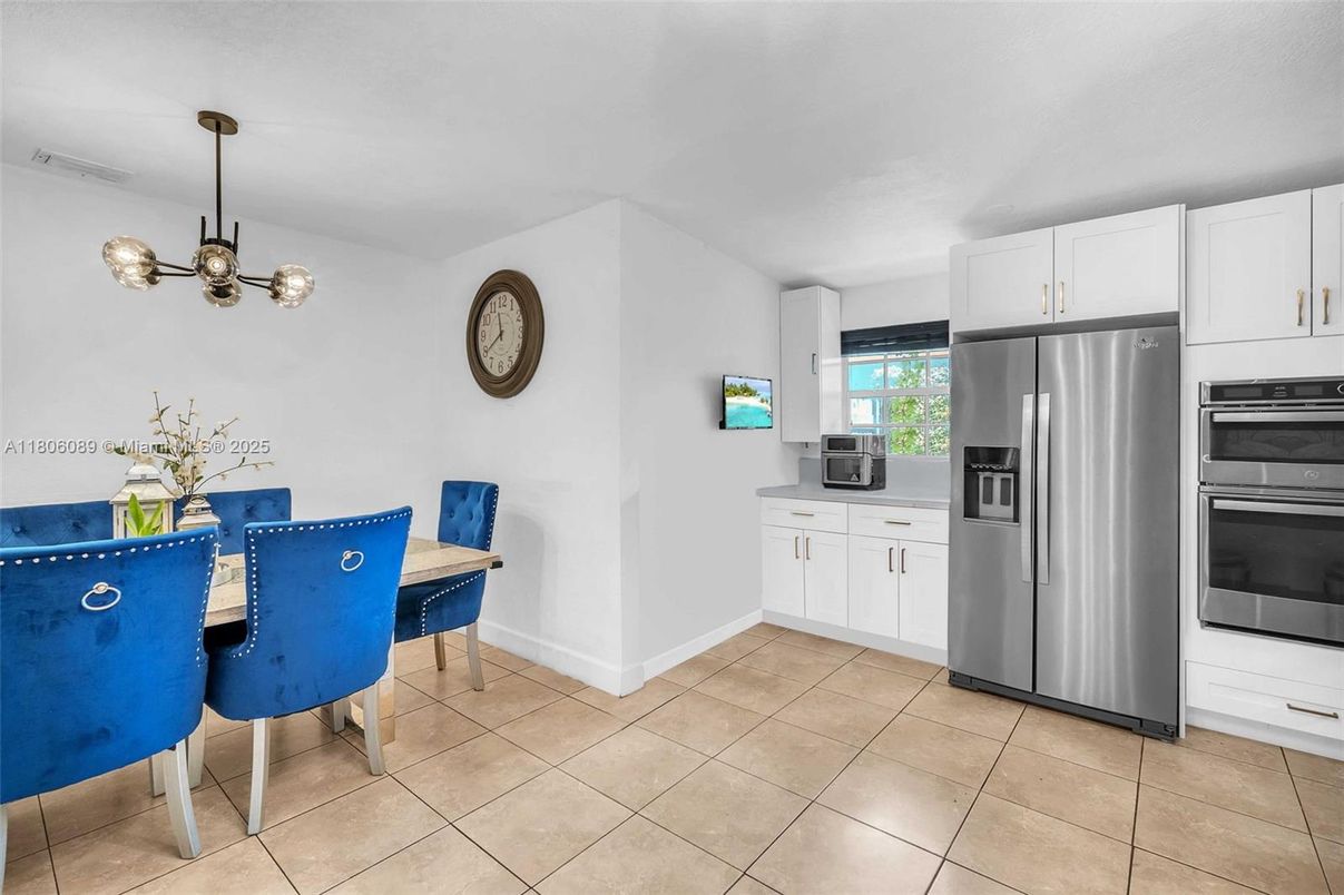 Dining room, Interior, Kitchen, Pendant Lights, Stainless Steel Appliances