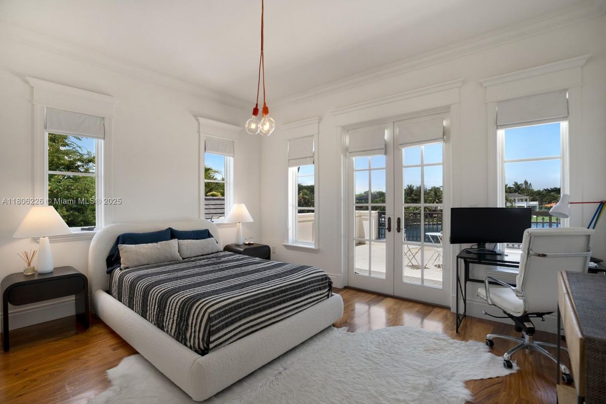 Bedroom, Home Office, Interior, Pendant Lights, Wood Texture Flooring