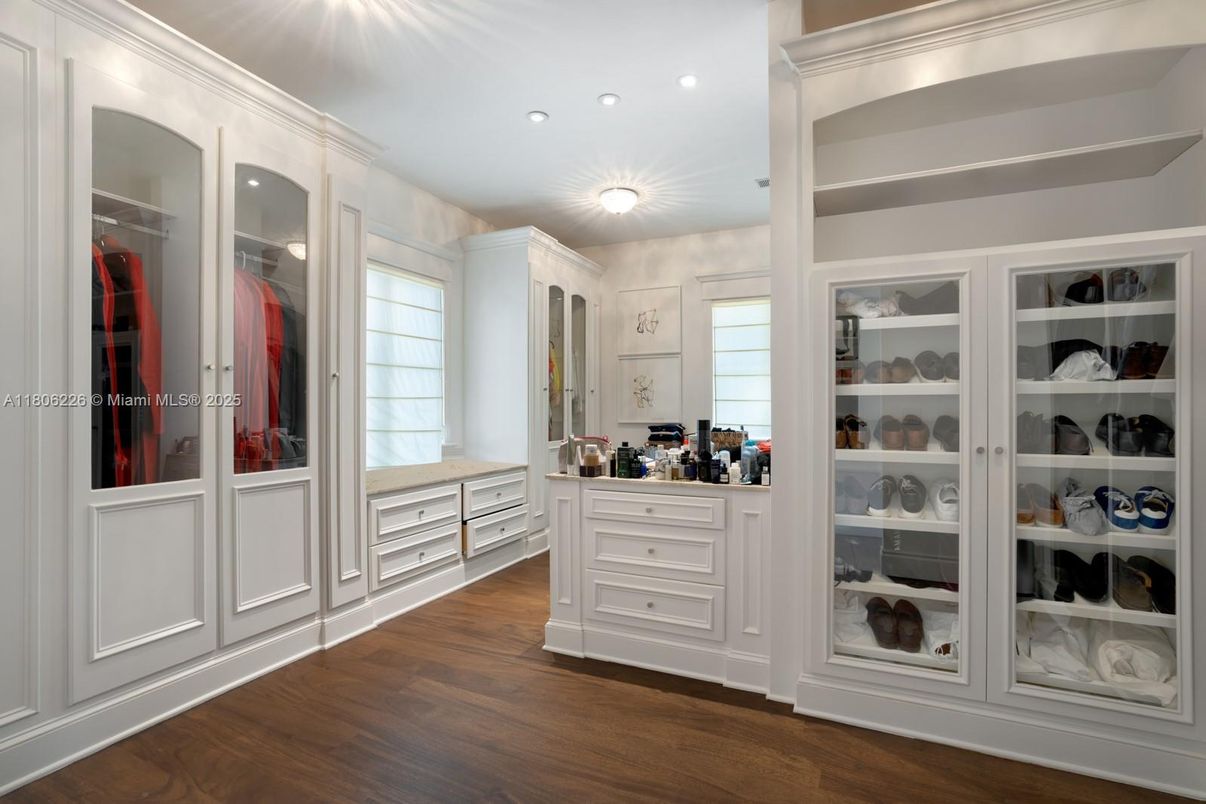 Interior, Recessed Lighting, Walk-in Closets, Wood Texture Flooring