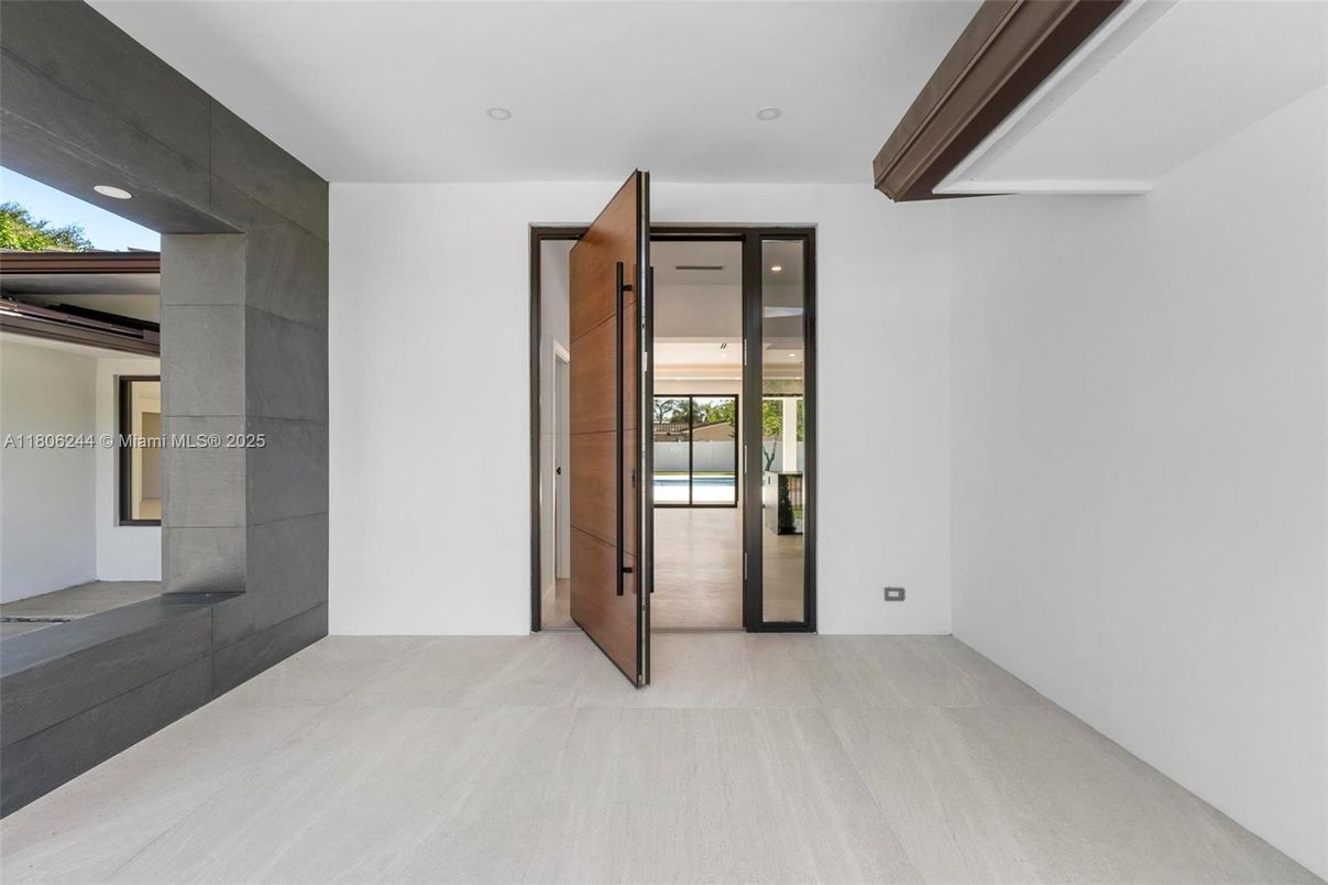 Elevator, Empty room, Interior, Recessed Lighting