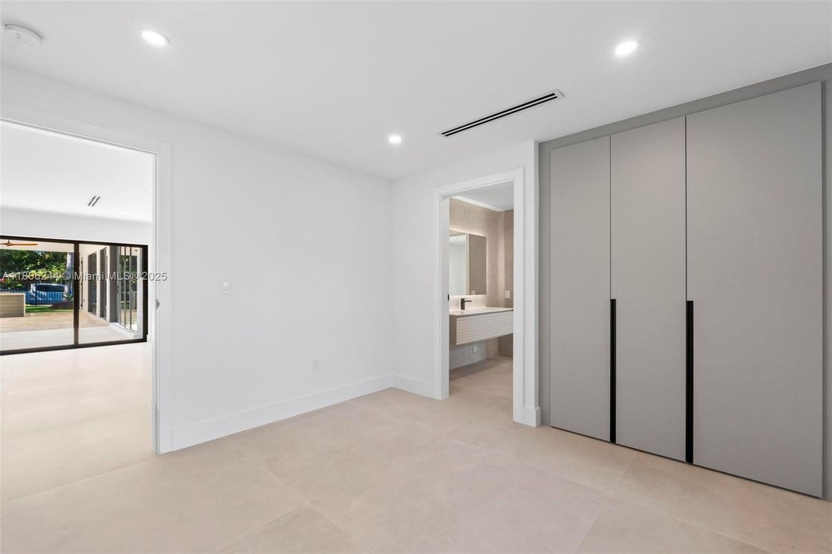 Bathroom, Empty room, Interior, Recessed Lighting