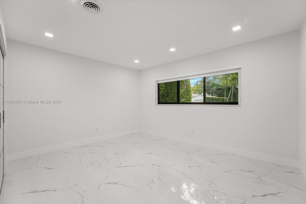 Empty room, Interior, Marble, Recessed Lighting